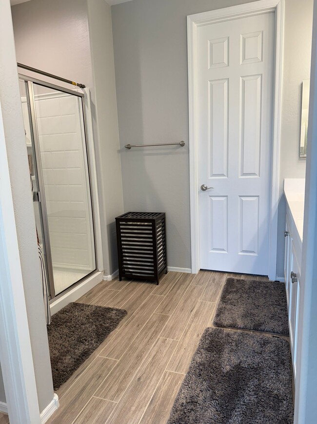 Master Bathroom - 1631 E Paul Dr