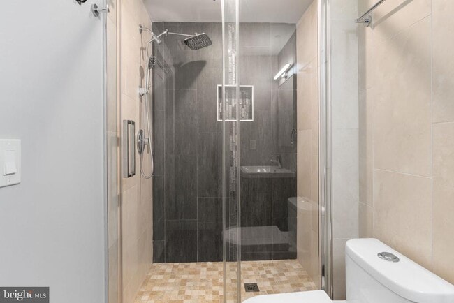 Building Photo - 2142 Master St