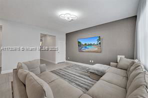 Building Photo - 1033 Eucalyptus Dr