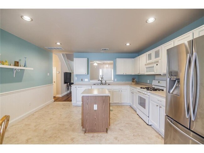 Building Photo - 1025 King Cotton Ln