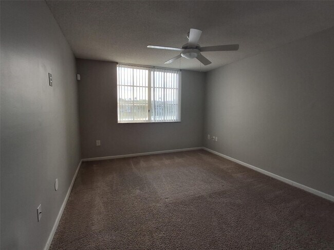 Building Photo - 4836 State Rd