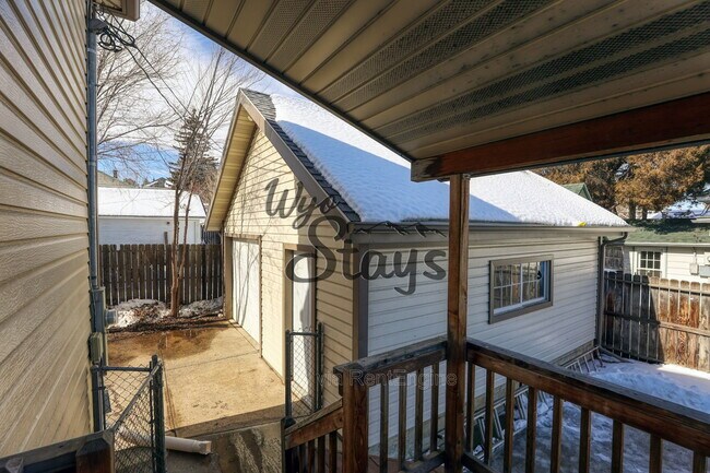 Building Photo - 625 Lewis St