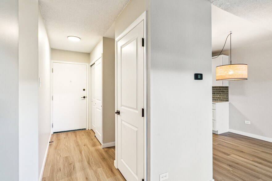 Building Photo - 725 S Alton Way