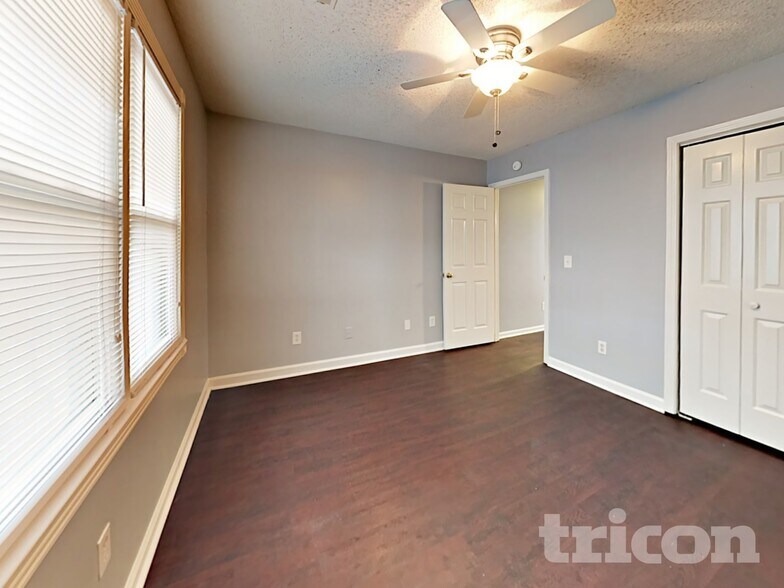 Building Photo - 112 Hedgefield Rd