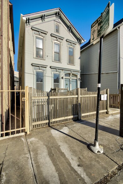 Building Photo - 1817 N Clybourn Ave