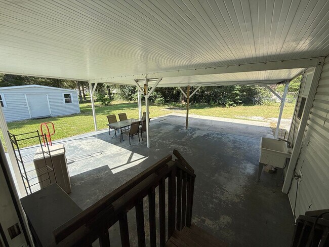 Building Photo - MOVE IN READY 4 Bed 2 Bath on 1 ACRE
