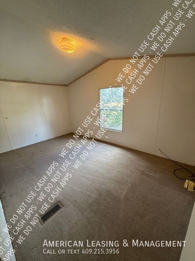 Building Photo - 100 Hornet Ln