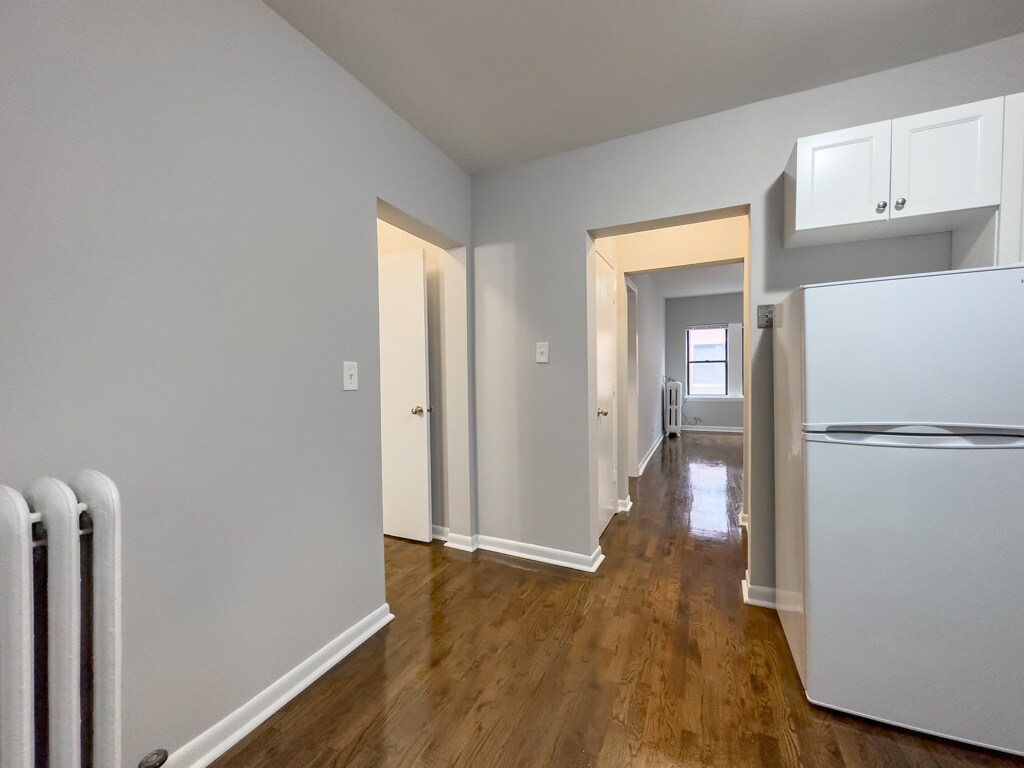 Building Photo - 5746 N Winthrop Ave