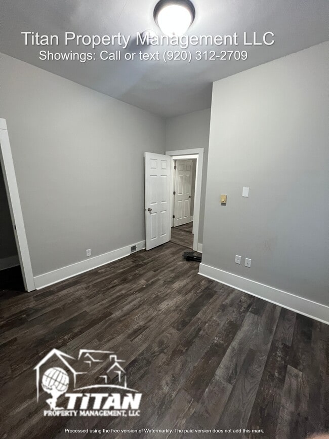 Building Photo - 721 E Parkway Ave