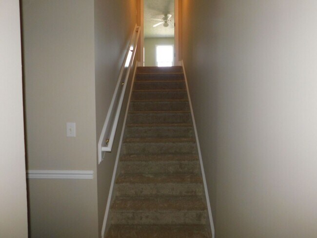 Building Photo - Beautiful Family Home