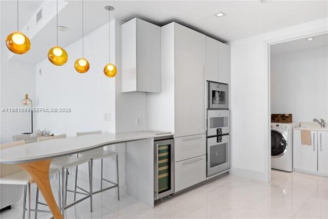 Building Photo - 16901 Collins Ave