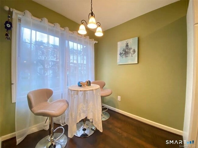 Building Photo - 1303 Bradford Dr