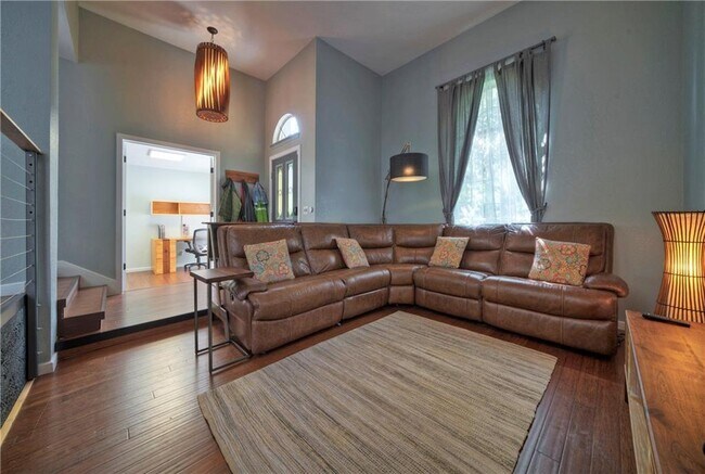 Building Photo - 10907 Grassmere Ct