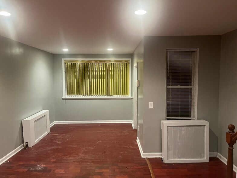 Building Photo - 870 Marcella St