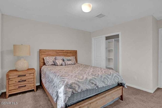 Building Photo - 4016 Camelot Heights Dr
