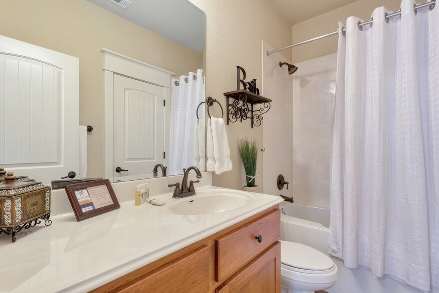 Building Photo - 17932 Edgewood Way