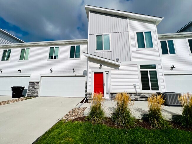 Building Photo - 327 NE Otter Dr