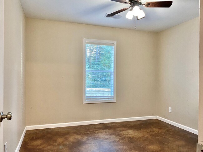 Building Photo - 1140 CR 194