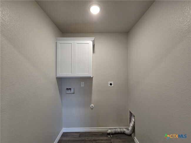 Building Photo - 523 Lost Trl
