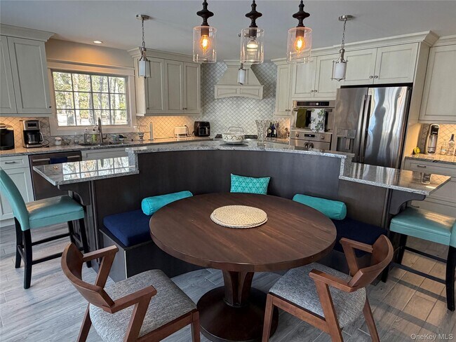 Building Photo - 27 Deer Path