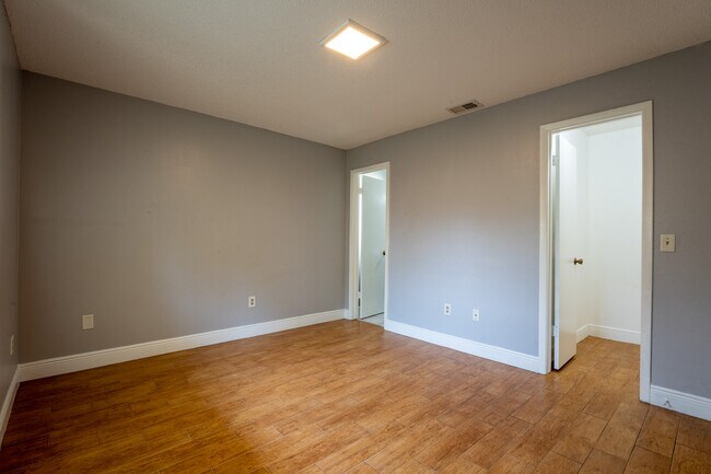 Building Photo - 3504 Superior Ct