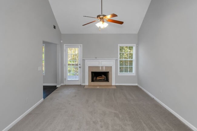 Building Photo - Spacious 4-Bedroom Split Foyer with 3 Bath...