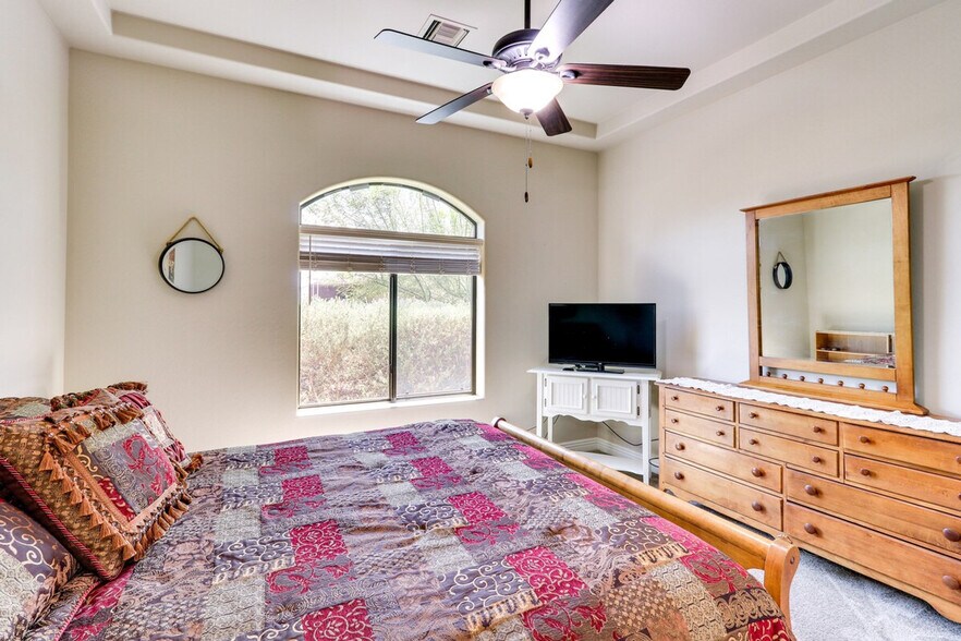 Building Photo - 2514 N Snead Dr