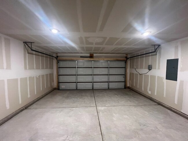 Building Photo - 7216 E County Rd 99