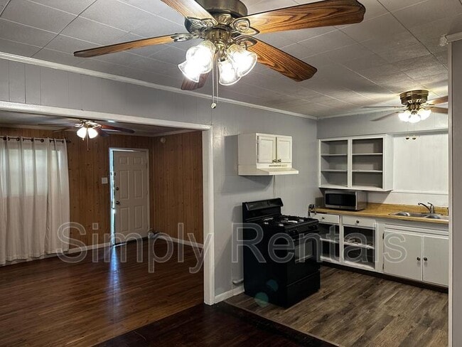 Building Photo - Kingston Rd 906