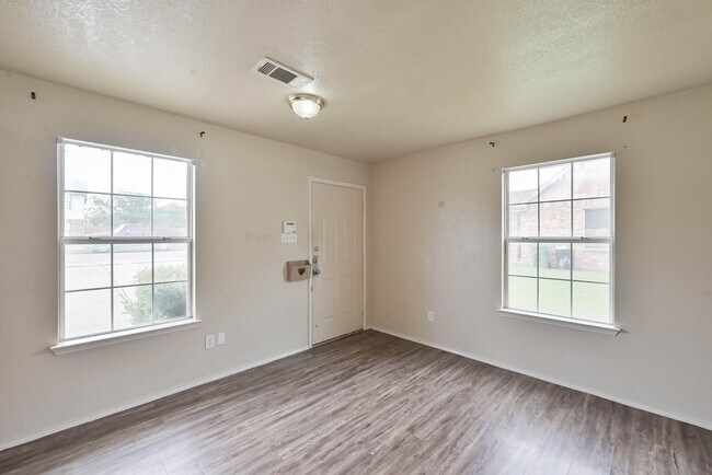 Building Photo - 404 Kings Way Dr