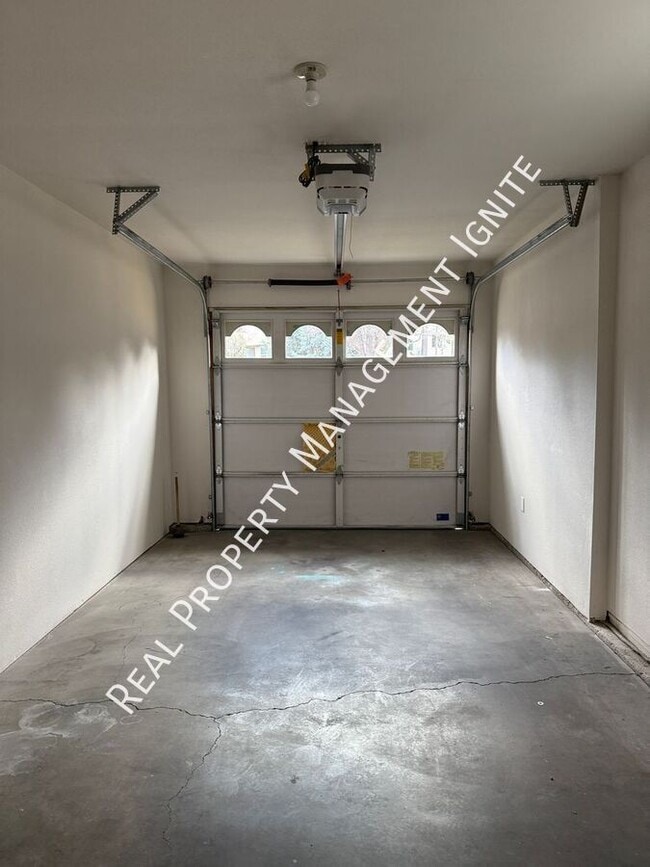 Building Photo - 1972 NE Sams Loop