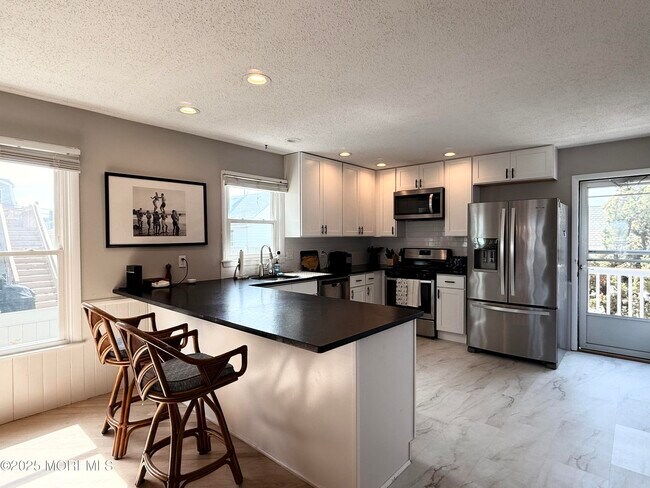 Building Photo - 1109 N Ocean Ave