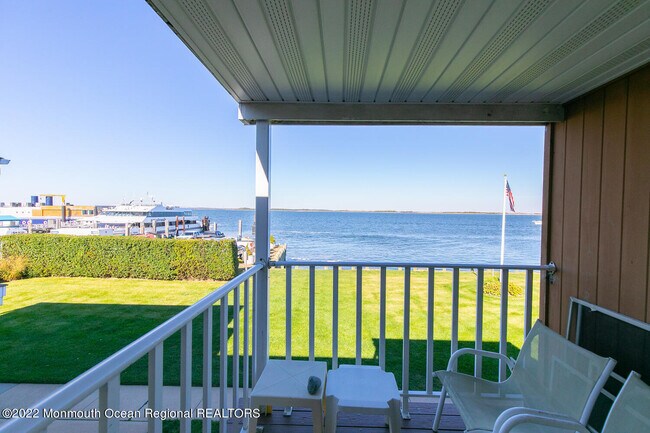 Building Photo - 324 Shore Dr