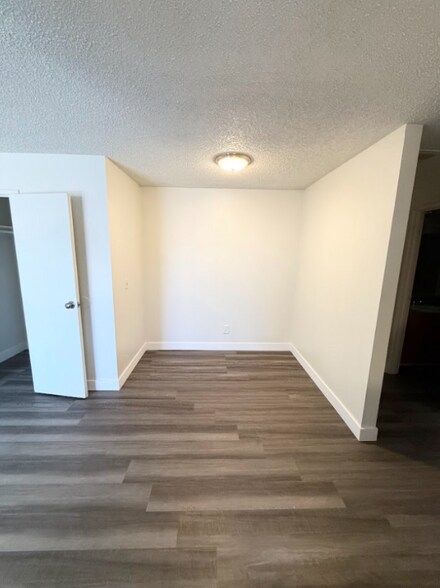 Building Photo - 1750 Karen Ave