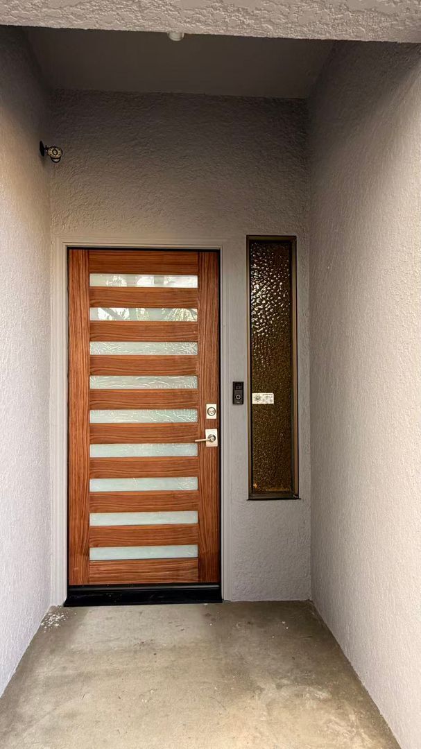 Building Photo - 3Bed/2.5Ba Tri-Level Home with Views, Solar, and Private Yard – Glen Park