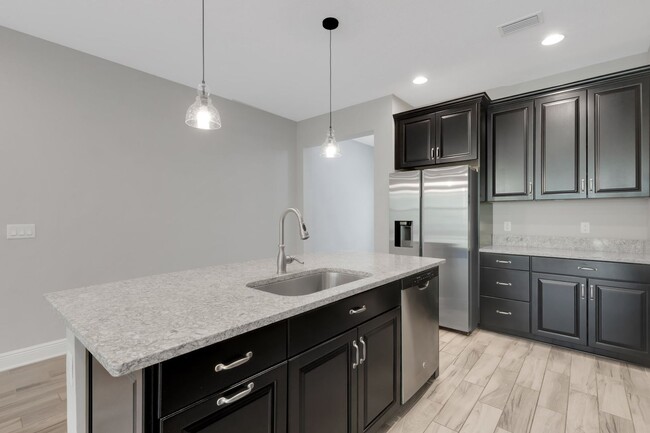 Building Photo - Beautiful Townhome for Rent
