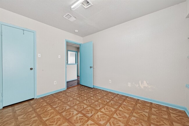 Building Photo - 12317 Crest Lake Dr