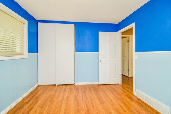 Building Photo - Cozy 3 Bed, 1 Bath Pet-Friendly Home with ...