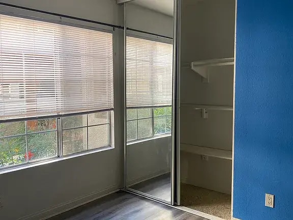 Building Photo - 5515 Canoga Ave