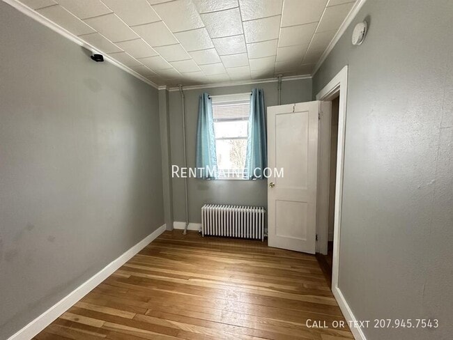 Building Photo - 1084 School St