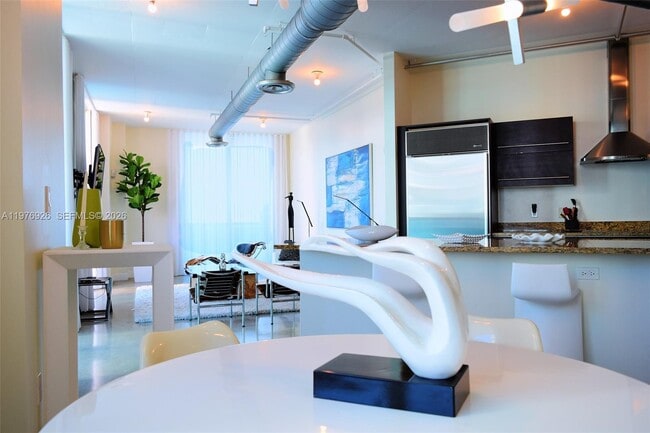 Building Photo - 700 NE 25th St