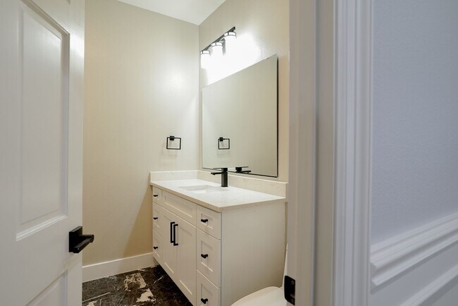 Building Photo - Pete’s Mountain Estate with Mountain Views