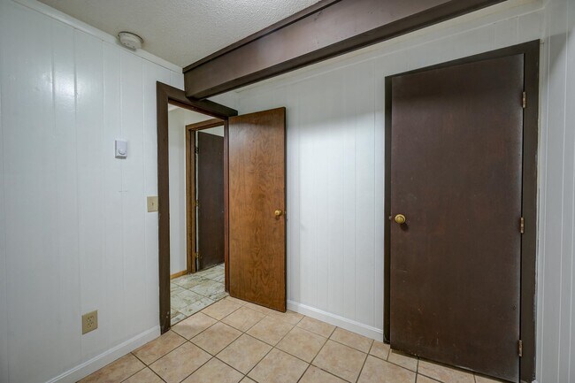Building Photo - 12 Emery Ln