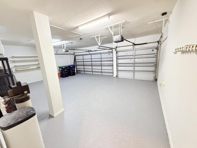 Building Photo - 8055 Glitter Ct
