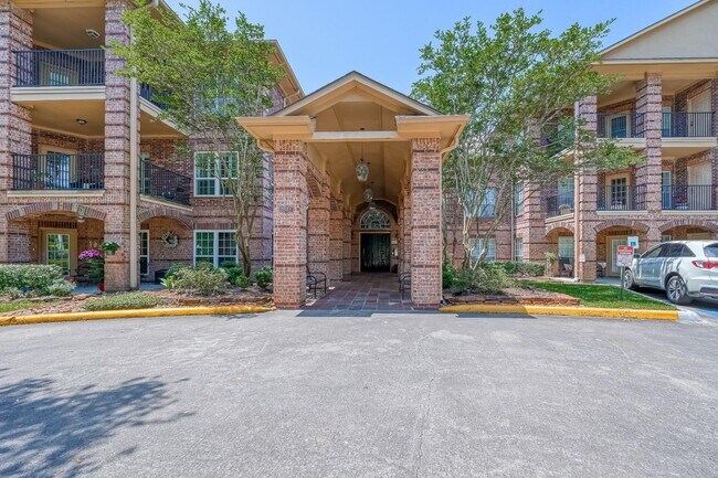 Building Photo - 2803 Kings Crossing Dr