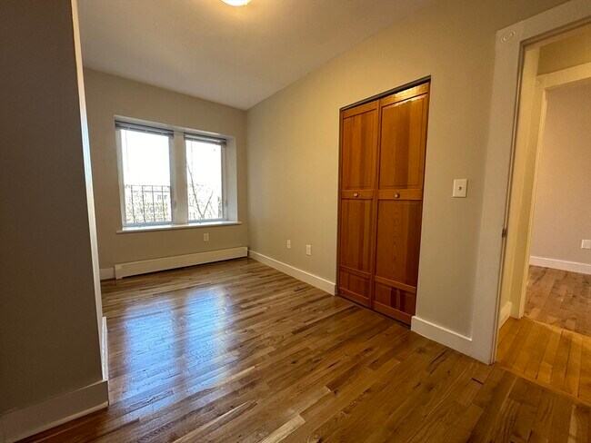 Building Photo - 33 Grove 2 Grv