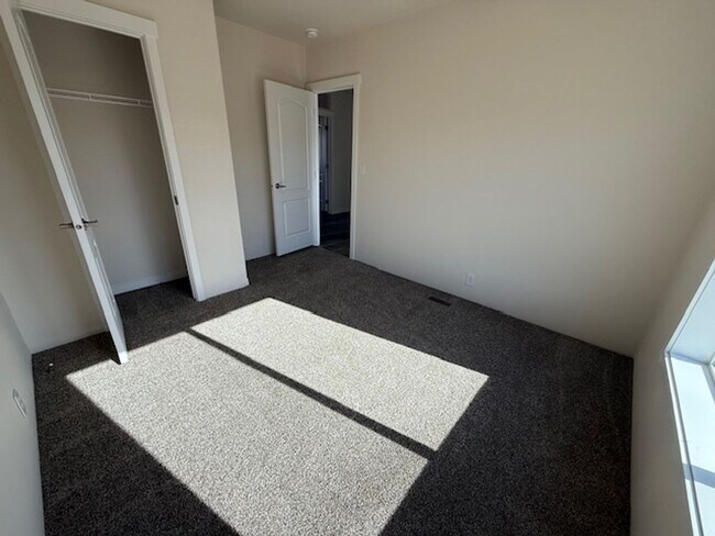 Building Photo - Brand New Manufactured Home on 1.5 Acres!