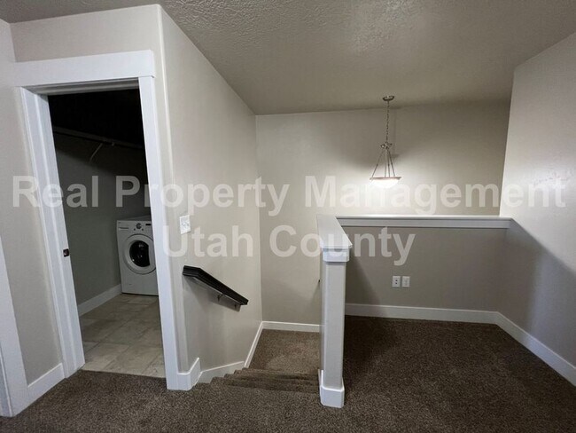 Building Photo - 1638 Venetian Way