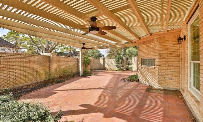 Building Photo - 7502 Holly Ct Estates Dr
