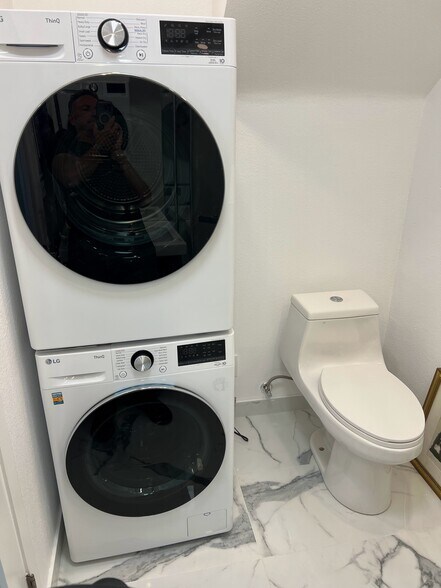 In-unit washer/dryer - 2233 Manchester Ave